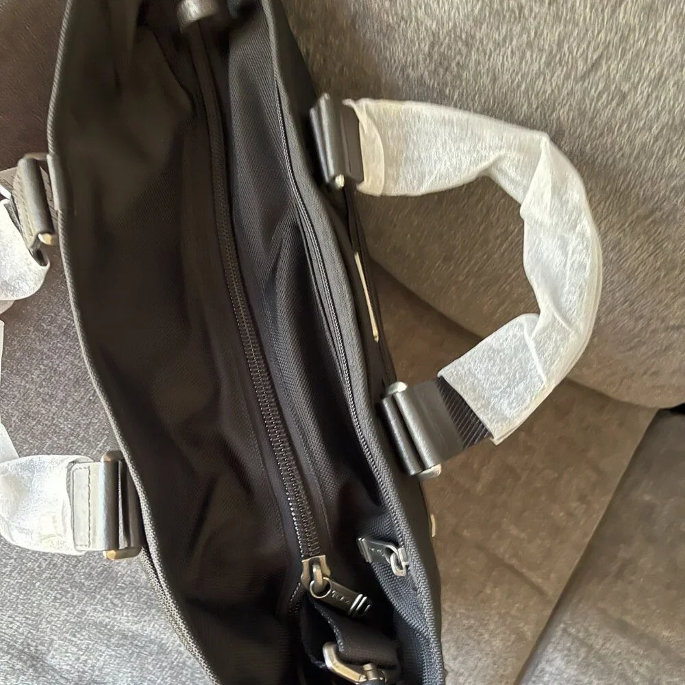 Tumi Brief Tote 222641 NWT